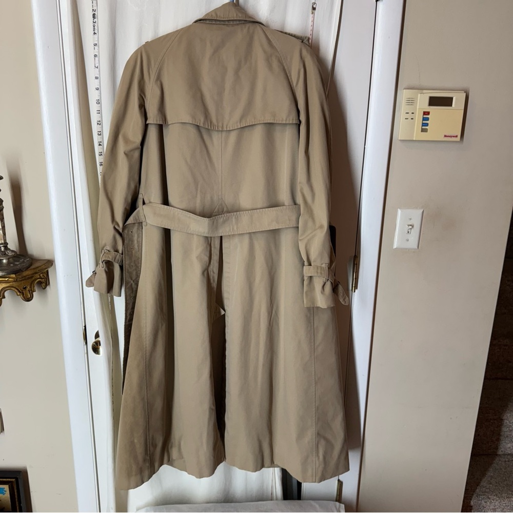 Vintage Women's Burberrys Trench Coat - Picture 6 of 16